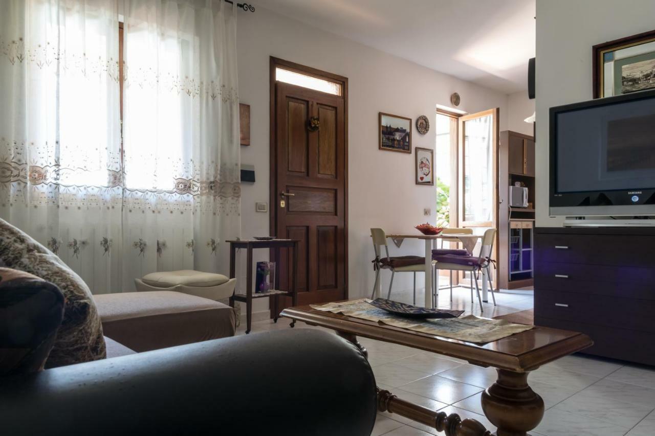 Alloggio Per Uso Turistico Villa Lido dei Pini Exterior foto