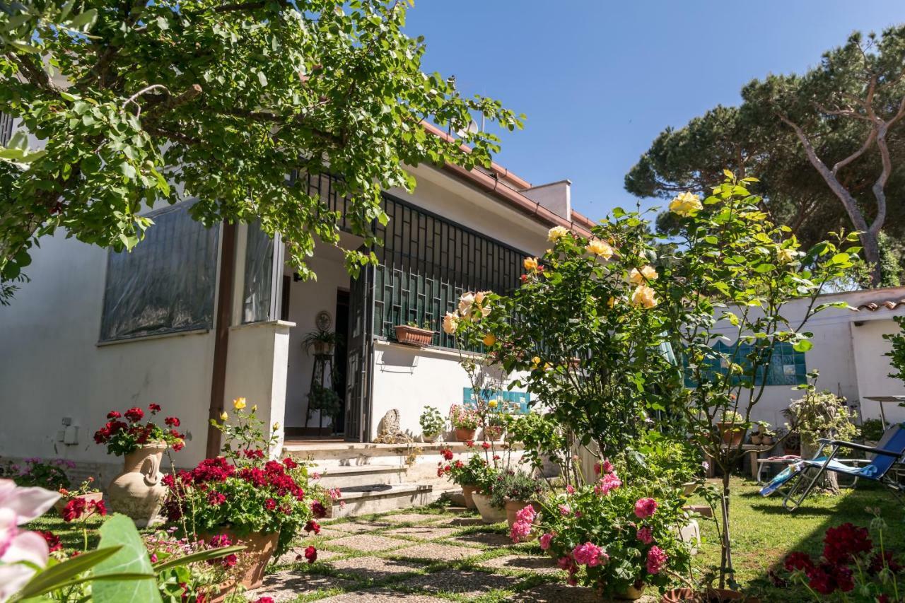 Alloggio Per Uso Turistico Villa Lido dei Pini Exterior foto